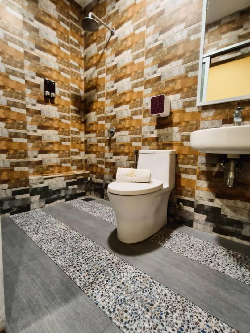 Red'S Hotel Bintulu Zewnętrze zdjęcie